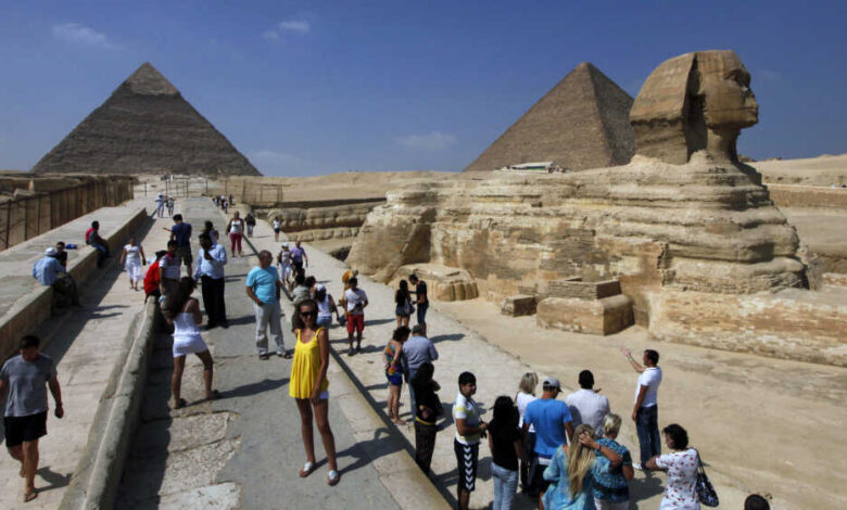 مصر-تجذب-8.7-مليون-سائح-بالنصف-الأول-من-2024-2025