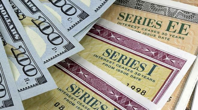 ارتفاع-عوائد-السندات-الأمريكية-مع-دخول-الرسوم-الجمركية-الأمريكية-حيز-التنفيذ