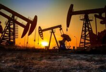 صعود-النفط-بأكثر-من-3%-عند-التسوية.-وبرنت-يغلق-أعلى-62-دولاراً