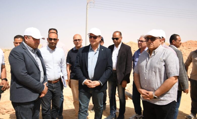 وزير-الإسكان-يتفقد-مشروعات-الساحل-الشمالي-الغربي-وأعمال-الطرق-والمرافق-بمنطقة-رأس-الحكمة