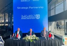 “البنك-الأهلي”-يعقد-شراكة-استراتيجية-مع-“أبو-غالي-موتورز”-لتوريد-150-سيارة-“جيلي-إمجراند”